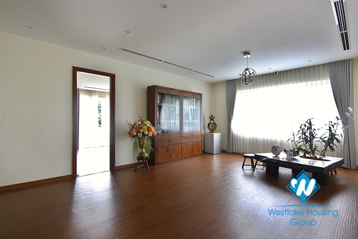  Massive ambassador corner villa for rent in Vinhomes Riverside - Long Bien